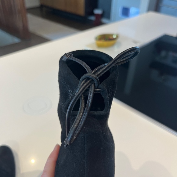 Stuart Weitzman Catch Suede Ankle Tie Boots Black - Size 8 - Picture 11 of 13